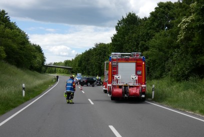 Dettingen/Erms: Bei Wendemanoever auf B28 mit Motorrad kollidiert