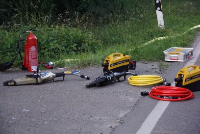 Remseck: Toedlicher Verkehrsunfall  - Lotus kommt von Fahrbahn ab