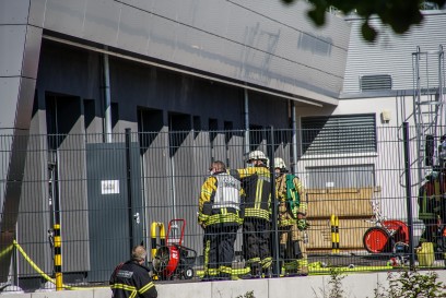 Ehningen: Grosseinsatz der Feuerwehr nach Brand in Akkuteststation in Firmengebauede