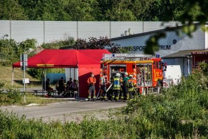 Ehningen: Grosseinsatz der Feuerwehr nach Brand in Akkuteststation in Firmengebauede