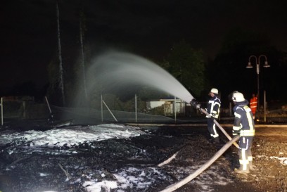 Suessen: Brand verursacht hohen Schaden - Nachloescharbeiten in der Nacht