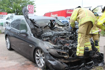 Schwieberdingen: Fahrzeugbrand in der Robert Bosch Strasse