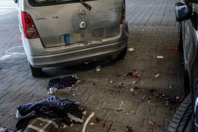 Kirchheim/ Teck: Senior rammt mehrere Autos – Passantin wird unter dem Pkw eingeklemmt - Rettungshubschrauber im Einsatz