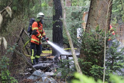 Wohnwagenbrand im Wald bei Simmozheim