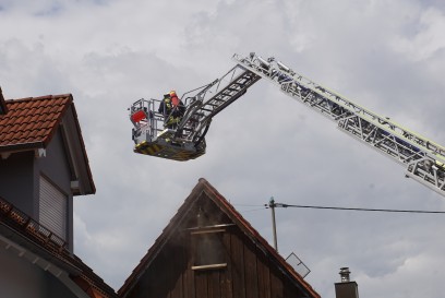 Schlierbach: Brand im 1 OG loest Grosseinsatz aus