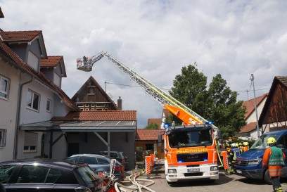 Schlierbach: Brand im 1 OG loest Grosseinsatz aus