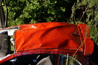 Notzingen: Ein Schwerverletzter nach Fahrzeugueberschlag 