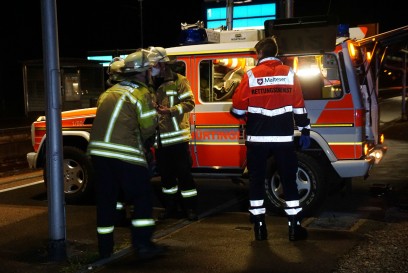 Nuertingen: Unfall im Bahnhof – Arbeiter stuerzt zwischen Waggons von Arbeitszug