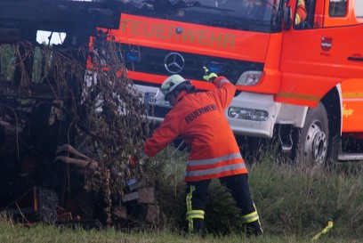 Uhingen: Bei Imker arbeiten - Bienenhaeuser abgebrannt