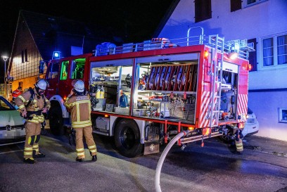 Esslingen: Rauchentwicklung aus einem Gebaeude – Zwei Personen und Hund gerettet