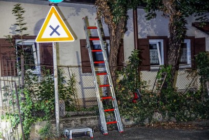 Esslingen: Rauchentwicklung aus einem Gebaeude – Zwei Personen und Hund gerettet