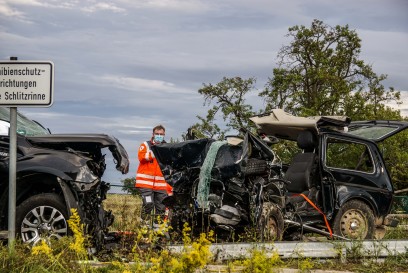Sindelfingen-Maichingen: Verkehrsunfall mit einem toedlich und zwei schwerverletzten Personen