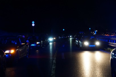 Esslingen/B10: In Nothaltebucht gegen Sattelzug geprallt 