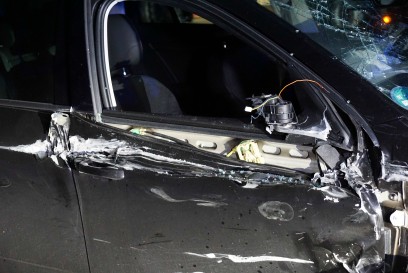 Esslingen/B10: In Nothaltebucht gegen Sattelzug geprallt 