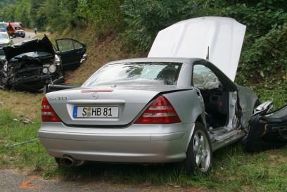 Knittlingen: schwerer Verkehrsunfall fordert drei Schwerverletzte und eine Lebensgefaehrlich Verletzt