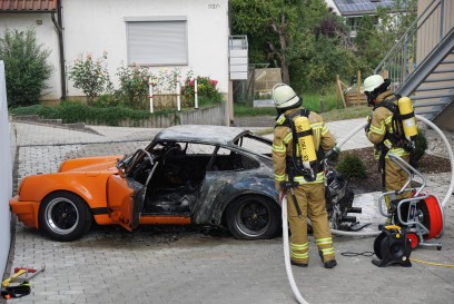 Esslingen-Sulzgries: Porsche brannte vor Tiefgarage