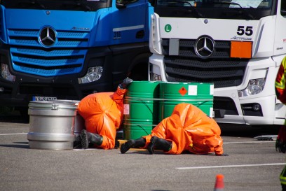 Denkendorf: Gefahrguteinsatz auf der Raststaette der A8