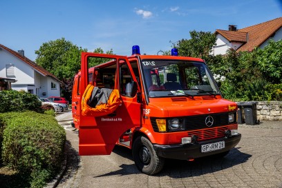 Ebersbach-Buechenbronn: Hecke brennt zwischen zwei Wohnhaeusern 