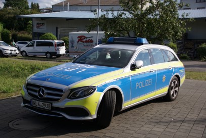 Oberriexingen: Zwischendecke einer Lagerhalle stuerzt ein - eine Person verletzt