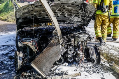 Esslingen-Waeldenbronn: Mercedes in Vollbrand