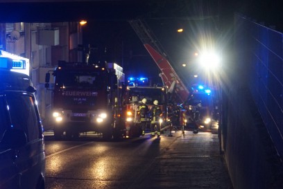Pforzheim: eine Dachstuhlwohnung geraet in Brand - Feuerwehr Grosseinsatz