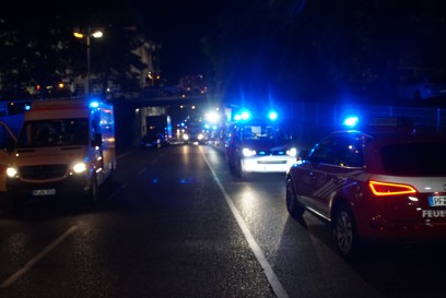 Pforzheim: eine Dachstuhlwohnung geraet in Brand - Feuerwehr Grosseinsatz