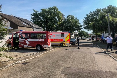 Sindelfingen-Darmsheim: Nach Schweissarbeiten Feuer in der Gebaeudefassade