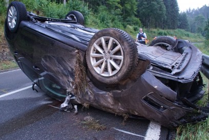 Altensteig: Pkw kommt auf der L348 von der Fahrbahn ab ueberschlaegt sich - Fahrer verstorben