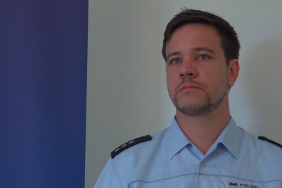 Altensteig: O-Ton Pkw kommt auf der L348 von der Fahrbahn ab ueberschlaegt sich - Fahrer verstorben