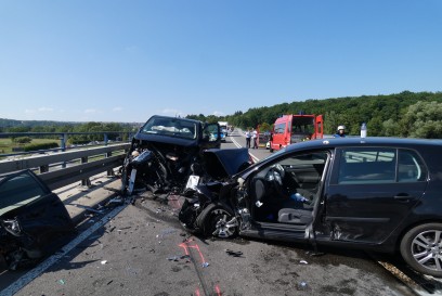 Neckartenzlingen: Am Steuer eingeschlafen - 3 Verletzte