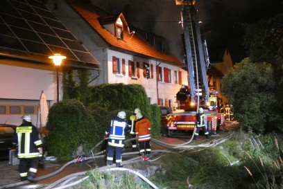 Trochtelfingen-Maegerkingen: Dachstuhlbrand an Wohnhaus