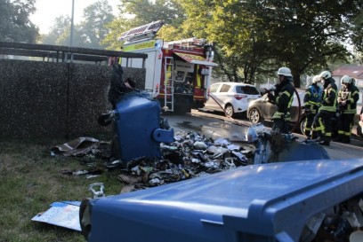 Ulm: Papiertonne in Flammen