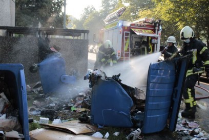 Ulm: Papiertonne in Flammen
