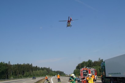 Wimsheim: schwerer Lkw Unfall mit drei Lastwagen - zwei Personen schwer Verletzt
