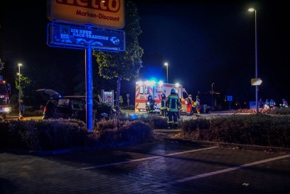 Hildrizhausen: 53-jaehrige Fahrerin faehrt alkoholisiert gegen einen Baum