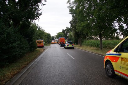 Tamm: LKW kracht in PKW - mehrere Personen verletzt