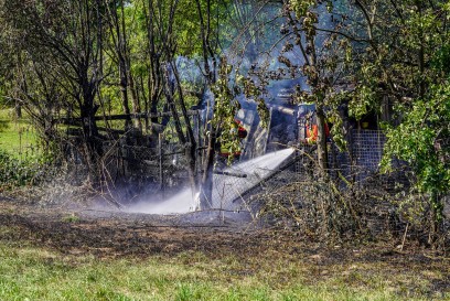 Wernau: Huehnerunterstand in Flammen - Huehner gerettet