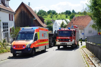 Ohmden: LKW kippt in 30 Zone - Fahrer unverletzt