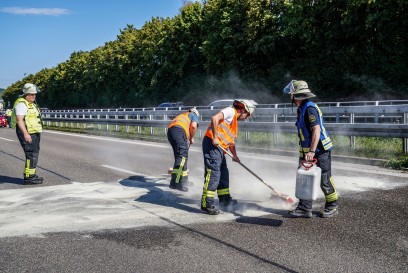 Altbach: Fahrzeugbrand auf der B10 - Fahrer verhindert schlimmeres
