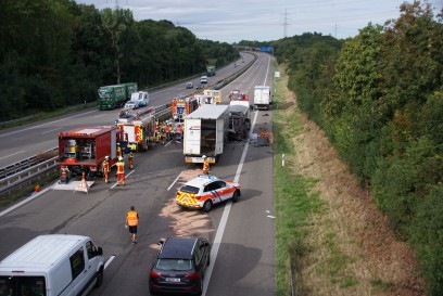 Freiberg a.N.: Schwerer Unfall mit 3 beteiligten LKW - ein Fahrer verletzt