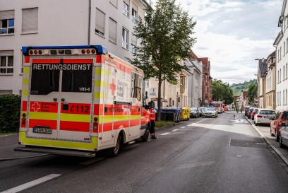 Esslingen: Heisses Oel mit Wasser geloescht und Kueche in Brand gesetzt