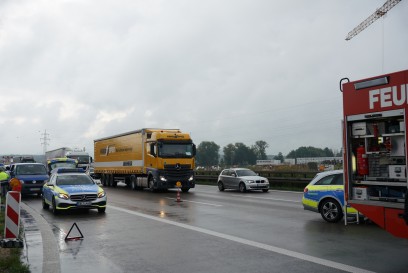Kirchheim A8: BMW verunfallt auf der Autobahn - 3 verletzte