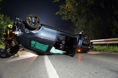 Erdmannhausen: PKW ueberschlaegt sich