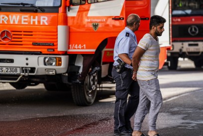 MEHRERE FESTNAHMEN! Esslingen: Dachstuhl von Denkmalgeschuetztem Haus am Rande der Altstadt in Vollbrand – 1 Verletzte – Grosseinsatz der Rettungskraefte