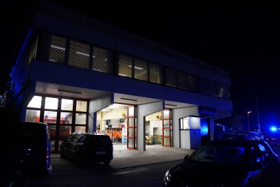 Nuertingen-Neckarhausen: Hund rettet Familie vor den Flammen und stirbt – mehrere Verletzte – Obergeschoss in Vollbrand