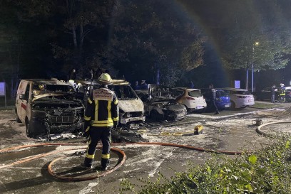 Stuttgart: Mehrere PKW‘s Brennen in Stuttgart-Freiberg