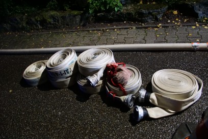 Vaihingen Horrheim: Dachstuhlbrand in Mehrfamilienhaus - 1 Person schwer verletzt