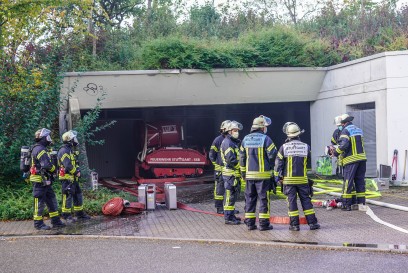 Stuttgart-Heumaden: Brand in Tiefgarage