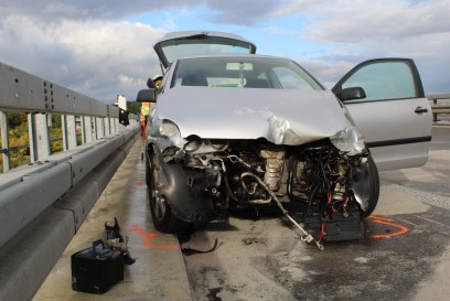 Aichtal : Unfall auf der Aichtalbruecke.