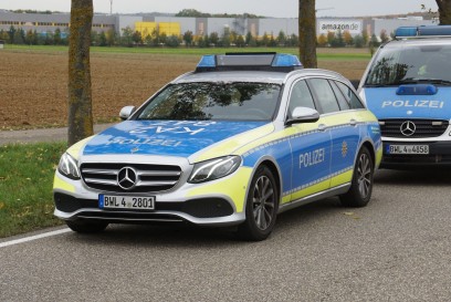 Pforzheim: Frontalzusammenstoss zweier Pkw und Lkw - mehrere Personen Verletzt, darunter Schwer Verletzt